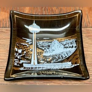 Vintage Brown Blown Glass Skylon Tower Niagara Falls Canada Trinket Coin Dish